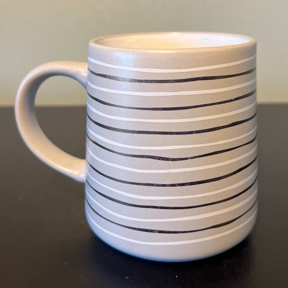 Set of 2 THYME & TABLE Stoneware Mugs ~ Gray with White & Metallic Gold Stripes - Picture 7 of 12